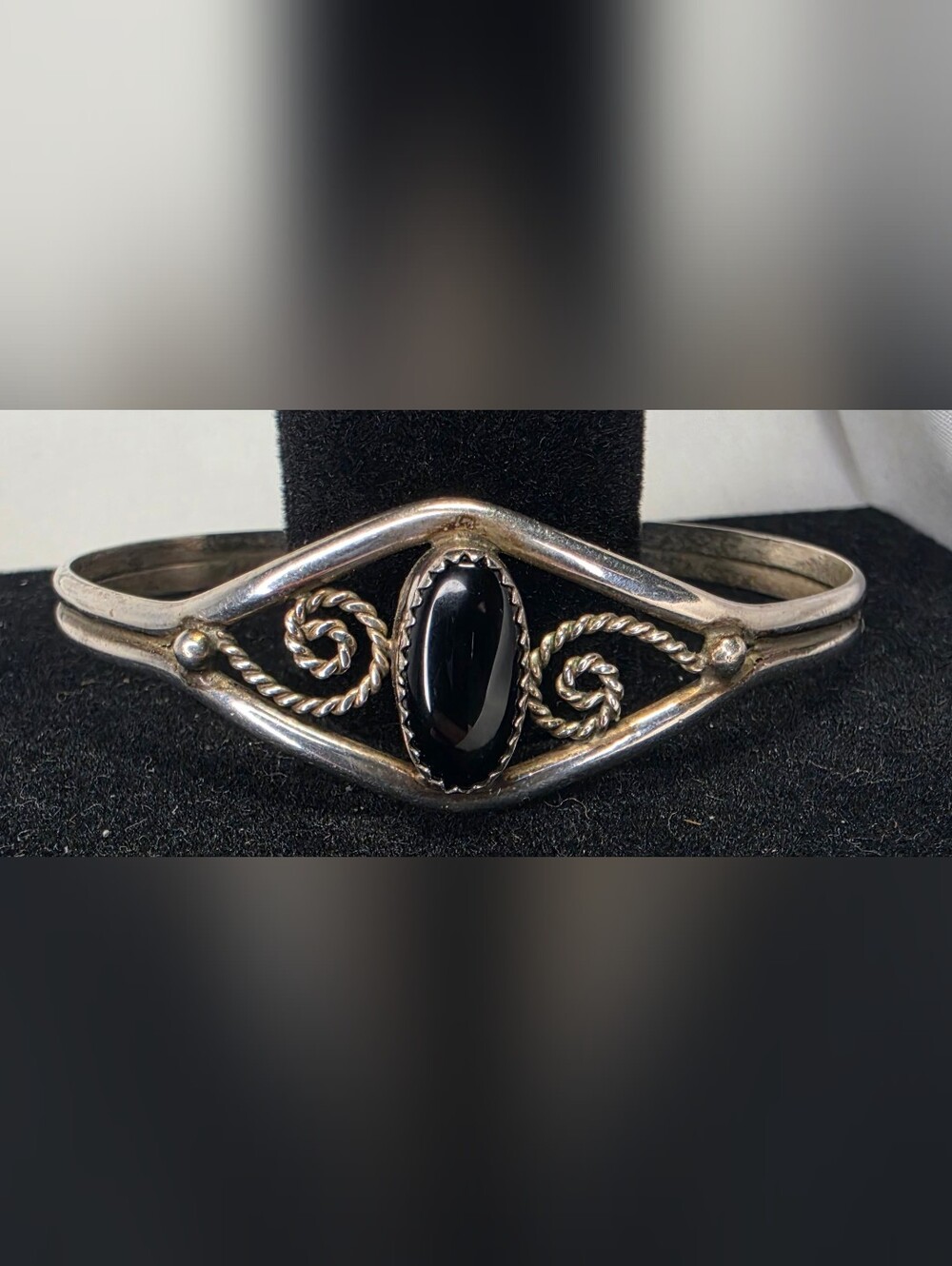 Vintage Native American Navajo Style handcrafted cuff bracelet W/Black Onyx Oval